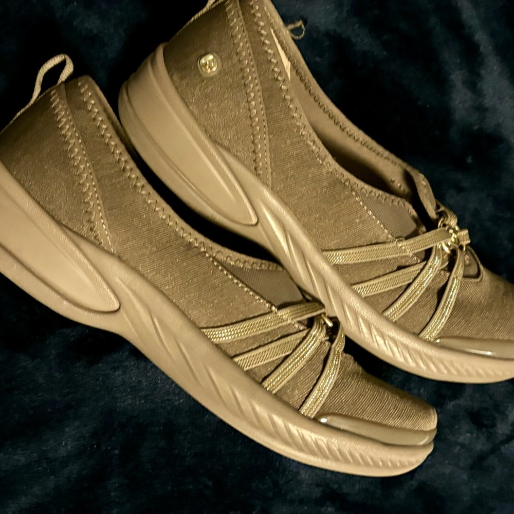 NEW BZees Flats